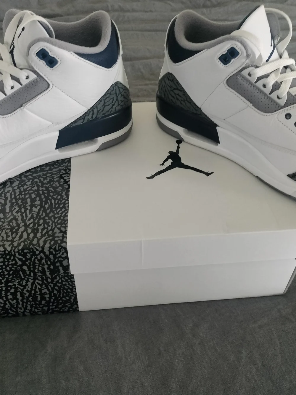 Jordan White and Grey Elephant Print Retro Basketball Shoes